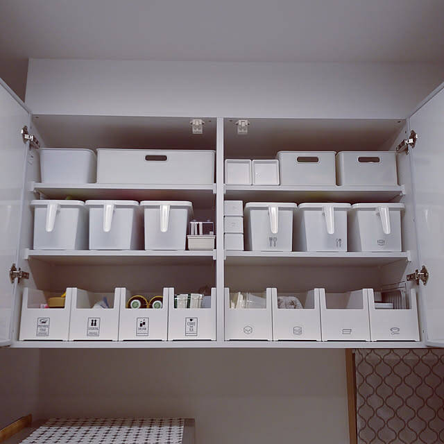 見るたび気持ちよくなるような整った空間に。キッチンの吊り戸棚を120%活用する収納術