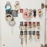 「生活感をまるっと隠して美しさをキープ！100均アイテムでつくる扉裏収納」の画像2