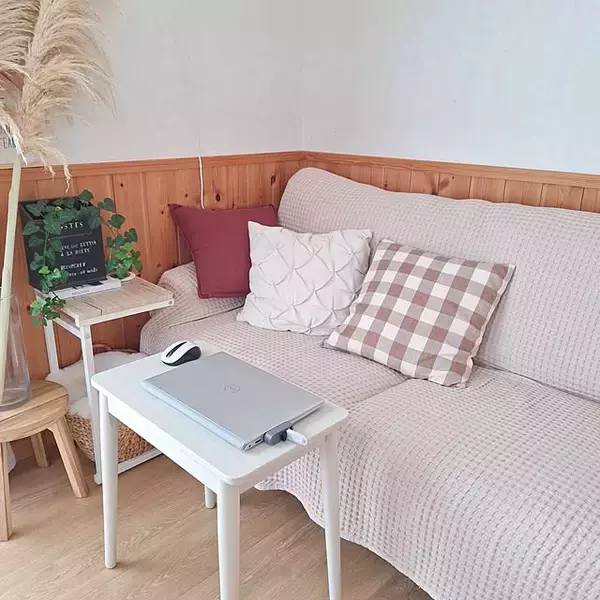 「生活スタイルに合う置き方や収納法が見つかる！ノートパソコンの置き方6選」の画像