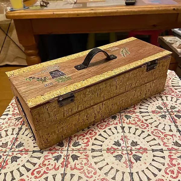 「蝶番・取っ手・留め金などを活用したDIYに挑戦！実用的なDIY作品集」の画像