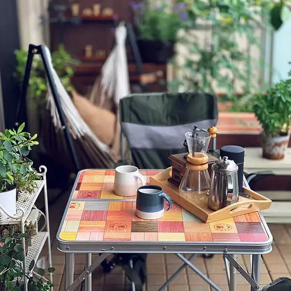 「おうちピクニックを楽しむ！コールマンの折りたたみチェア&テーブル」の画像