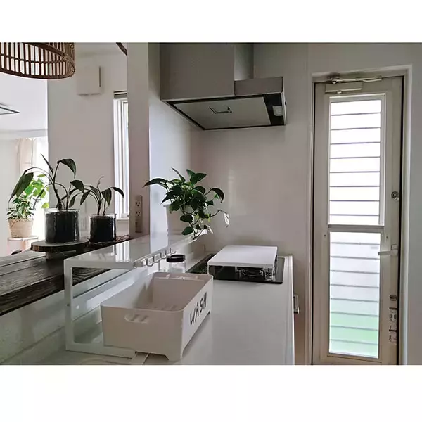 「キッチンスペースを賢く使える！山崎実業のタワー折り畳みガスコンロカバー」の画像