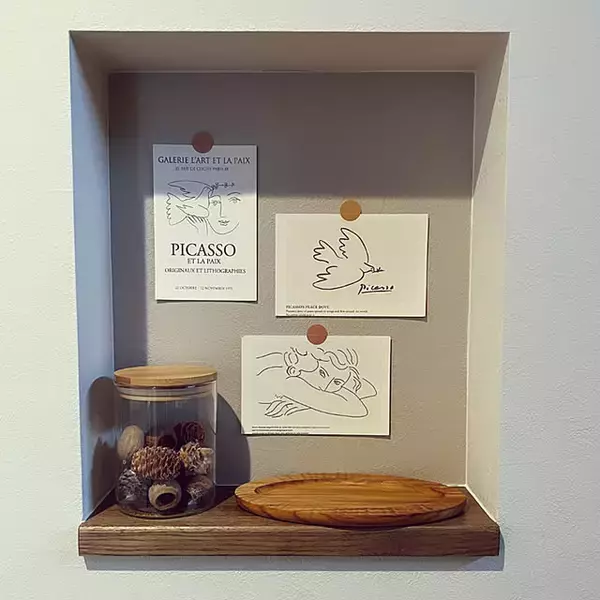 「見るたびに気分が上がるような壁面を作る。ニッチディスプレイのやり方6選」の画像