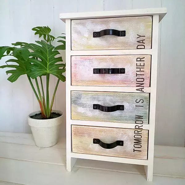 「お気に入り棚が100均で叶う！今すぐ作りたくなっちゃうDIYアイデア」の画像