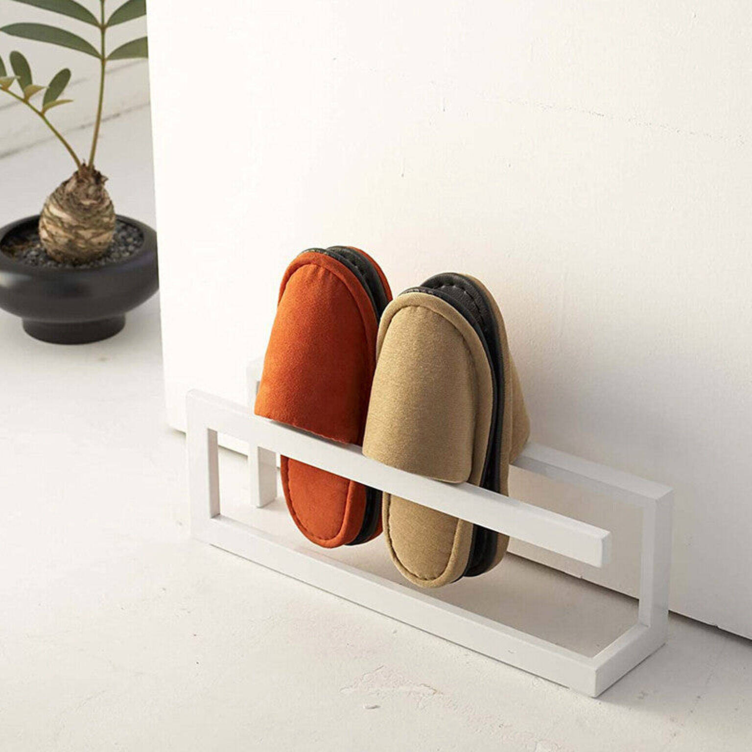 脱ぎっぱなしを解消！スッキリ片付くシューズラック＆スリッパラック