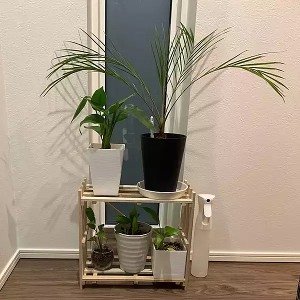 「アイデアしだいで自由自在！自分好みのインテリアがつくれる100均のすのこを活用したDIY実例」の画像