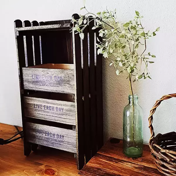 「アイデアしだいで自由自在！自分好みのインテリアがつくれる100均のすのこを活用したDIY実例」の画像