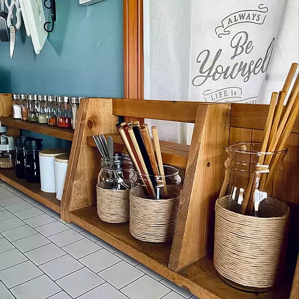 「空き瓶が暮らしに馴染む道具に変わる！日常に楽しさを添えるリメイク実例集」の画像