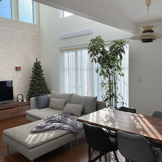 カスタマイズ可能で自在に楽しめる♪奥行きのある座面が心地よいIKEAのソーデルハムン