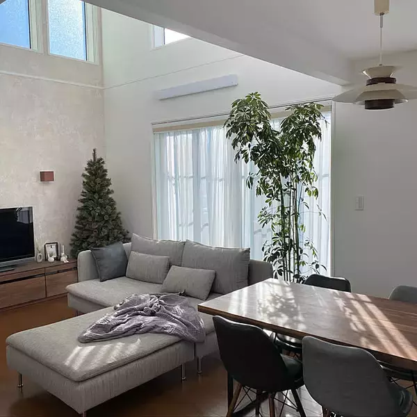 「カスタマイズ可能で自在に楽しめる♪奥行きのある座面が心地よいIKEAのソーデルハムン」の画像