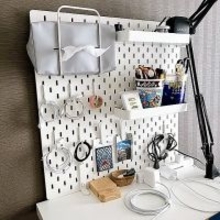 浮かせてすっきり＆インテリアにもなじむ♪IKEAの有孔ボード「スコーディス」を活用した収納実例集