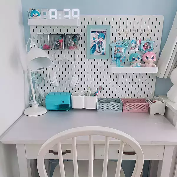 「浮かせてすっきり＆インテリアにもなじむ♪IKEAの有孔ボード「スコーディス」を活用した収納実例集」の画像