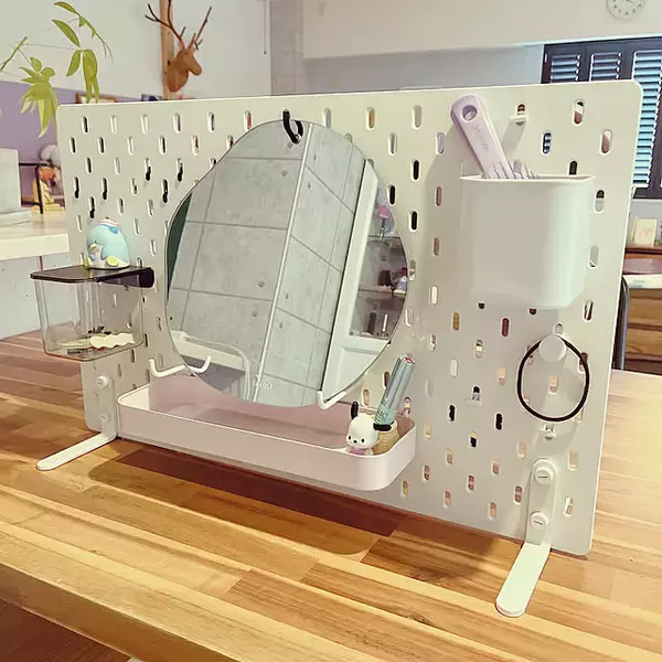 「浮かせてすっきり＆インテリアにもなじむ♪IKEAの有孔ボード「スコーディス」を活用した収納実例集」の画像