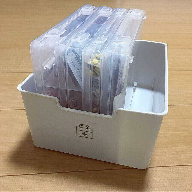 細かく分けて迷子をなくす♪種類豊富なセリアの仕切りケース活用法