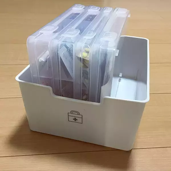 「細かく分けて迷子をなくす♪種類豊富なセリアの仕切りケース活用法」の画像