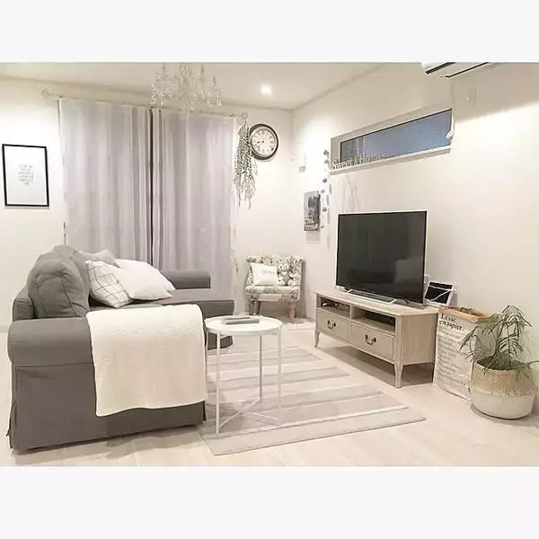 「IKEAで作る☆ホワイトアイテムを使ったリビングコーディネート」の画像