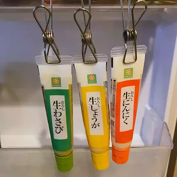 「すべて100均でそろえられる♪手に取りやすく掃除もしやすい浮かす収納実例」の画像