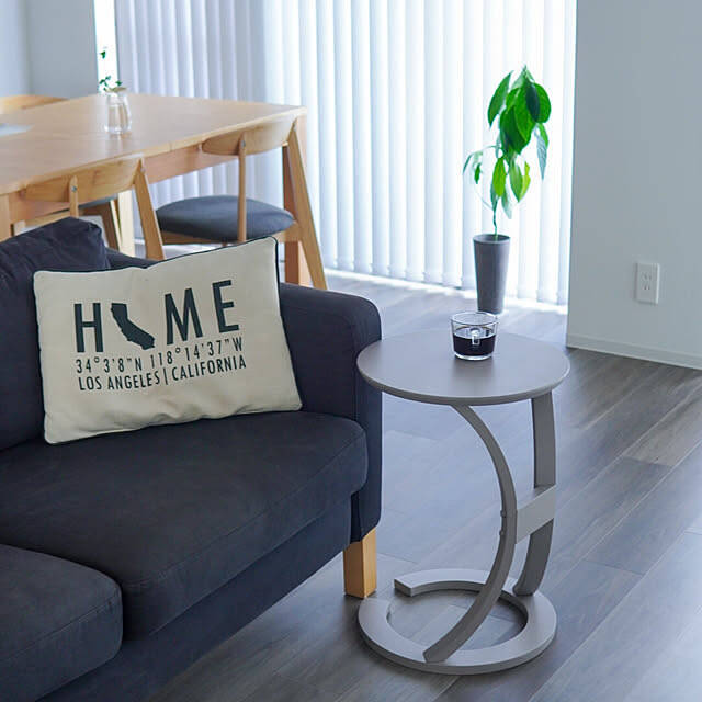 シンプル派も個性派も♪ソファやベッド周りがもっと快適に、センスも高まるサイドテーブル6選