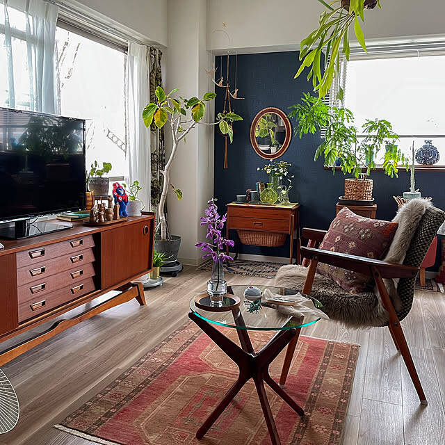 シンプル派も個性派も♪ソファやベッド周りがもっと快適に、センスも高まるサイドテーブル6選