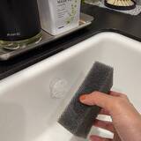 「シンクもすっきり♪シンプルで使いやすいキッチンスポンジの置き方」の画像2