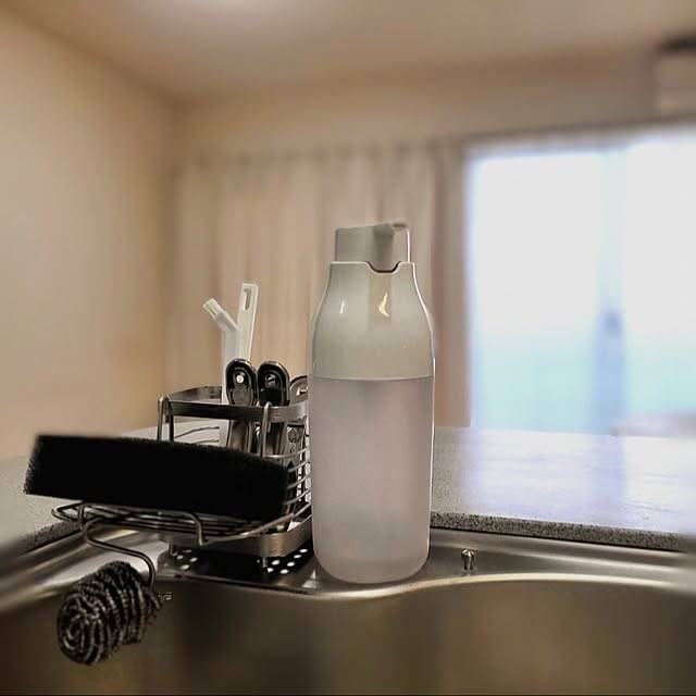 シンクもすっきり♪シンプルで使いやすいキッチンスポンジの置き方