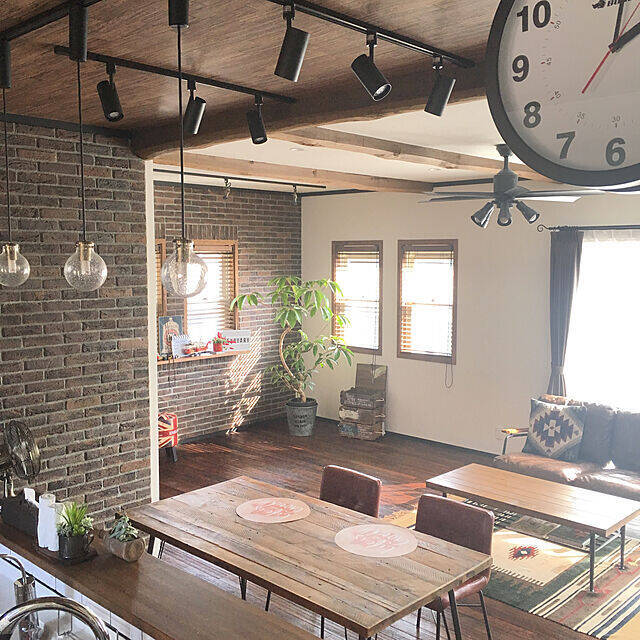 理想の空間を実現。ぬくもりと表情が魅力的な木のおうち10選