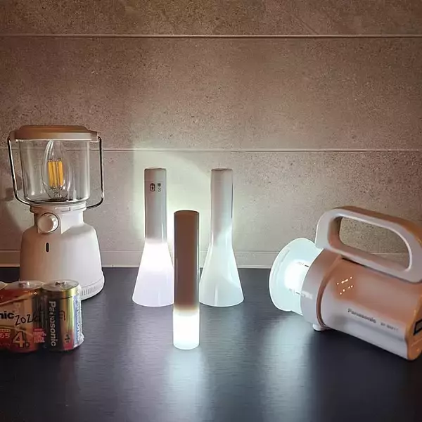 「日常になじんでもしものときも頼れる！無印良品のライトで叶えるやさしい空間づくり」の画像