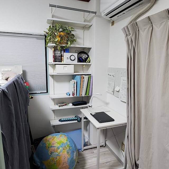 整った環境で集中力と作業効率を上げる！デスク周りの収納アイデア