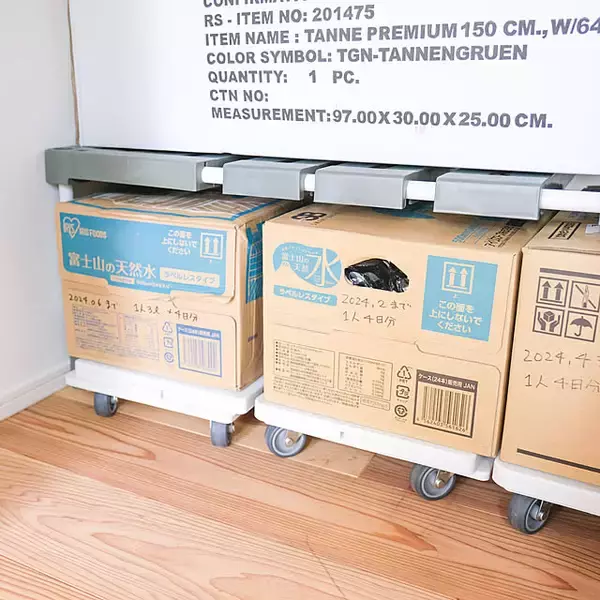「使い勝手抜群！無印良品の「縦にも横にも連結できるポリプロピレン平台車」」の画像