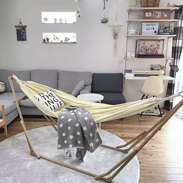 「心地よい揺れに思いきり癒される♡おうち時間の充実におすすめのハンモック」の画像