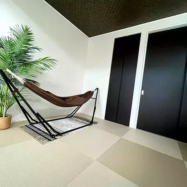 「心地よい揺れに思いきり癒される♡おうち時間の充実におすすめのハンモック」の画像
