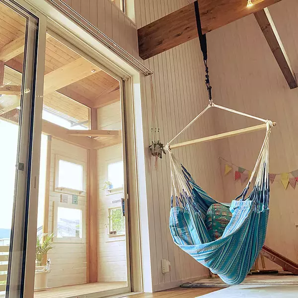 「心地よい揺れに思いきり癒される♡おうち時間の充実におすすめのハンモック」の画像