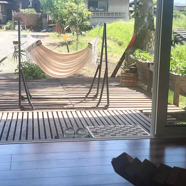 「心地よい揺れに思いきり癒される♡おうち時間の充実におすすめのハンモック」の画像