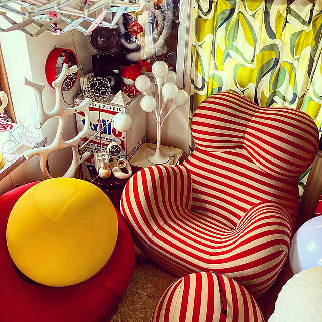 なつかしさとほっこり感を両立！カラフル＆シンプルな70年代風のインテリア