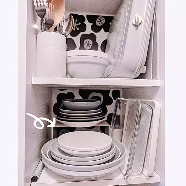 「本以外の収納にも大活躍！ダイソーのブックエンド活用アイデア集」の画像