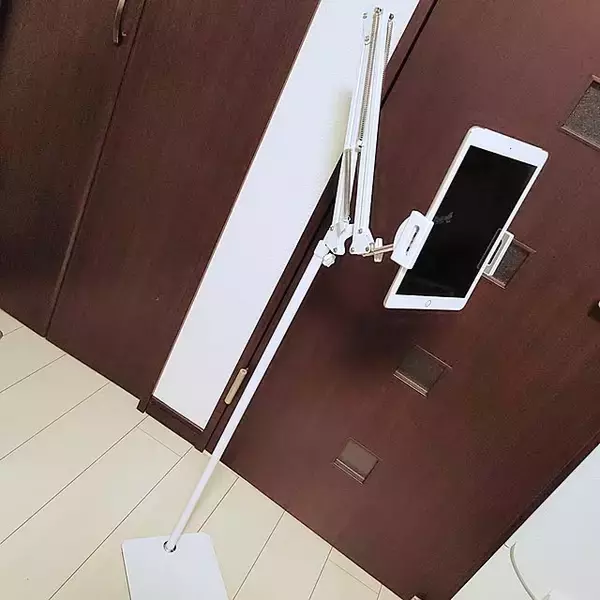 「もっと便利に使いやすく、収納や充電も快適に♪タブレットの置き方の工夫」の画像