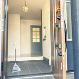 「清潔感アップで第一印象が変わる♪たたきからドアまわりまで整う、玄関の掃除実例」の画像1