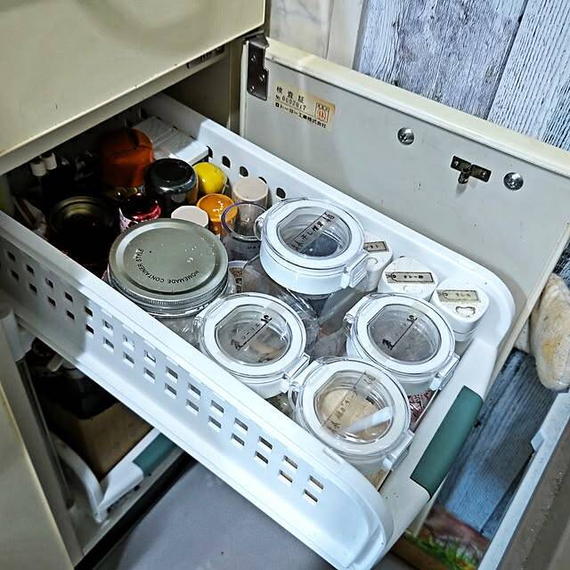 キッチン収納のお悩みを解決！ダイソーでそろう調味料収納アイテム