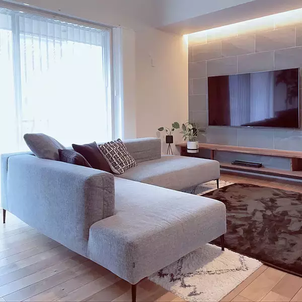 「3つのパターン別に学ぶ☆リビングのソファの置き方アイデア帖」の画像