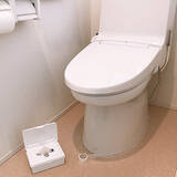 「トイレ床の汚れ防止アイデア5選！続けやすい予防と掃除」の画像1