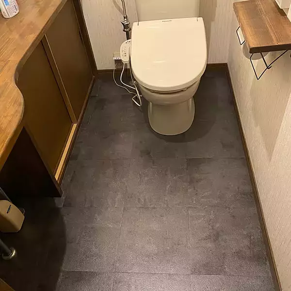「トイレ床の汚れ防止アイデア5選！続けやすい予防と掃除」の画像