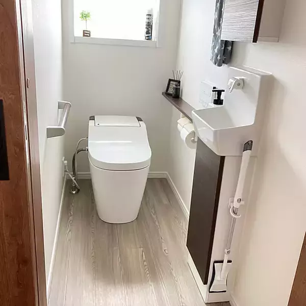 「トイレ床の汚れ防止アイデア5選！続けやすい予防と掃除」の画像