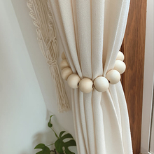 窓辺をもっとお気に入りに♡自分好みに作るカーテンタッセルのDIYアイデア
