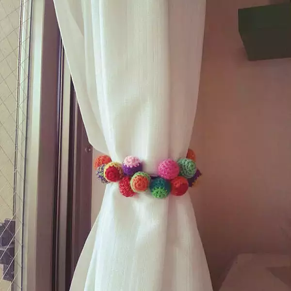 「窓辺をもっとお気に入りに♡自分好みに作るカーテンタッセルのDIYアイデア」の画像