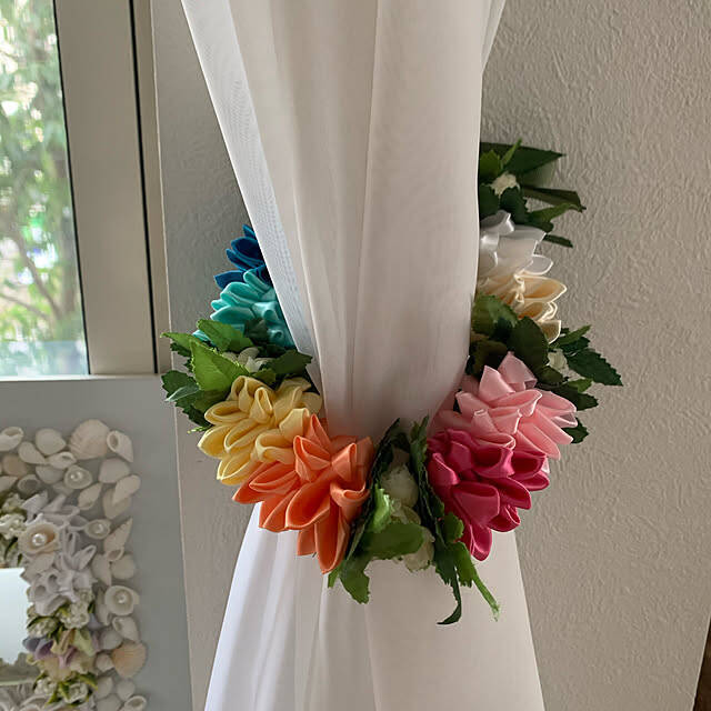 窓辺をもっとお気に入りに♡自分好みに作るカーテンタッセルのDIYアイデア