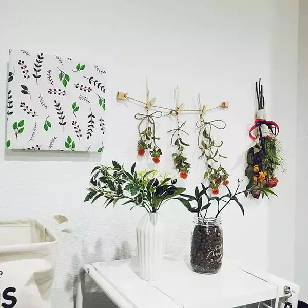 「繊細なデザインに癒される♡刺繍ハンドメイド小物の実例10選」の画像