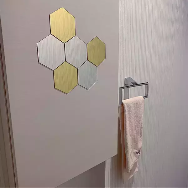 「貼るだけで簡単にタイル風♪セリアのタイルシール実例」の画像