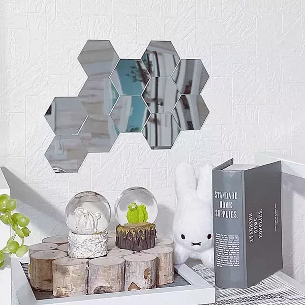 「貼るだけで簡単にタイル風♪セリアのタイルシール実例」の画像