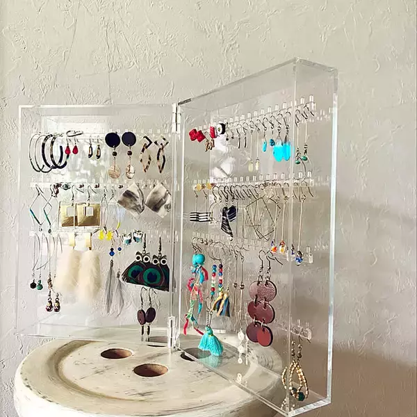 「ショーケースみたいで気分が上がる♡無印良品のアクリルアイテムを使ったディスプレイ収納アイデア」の画像