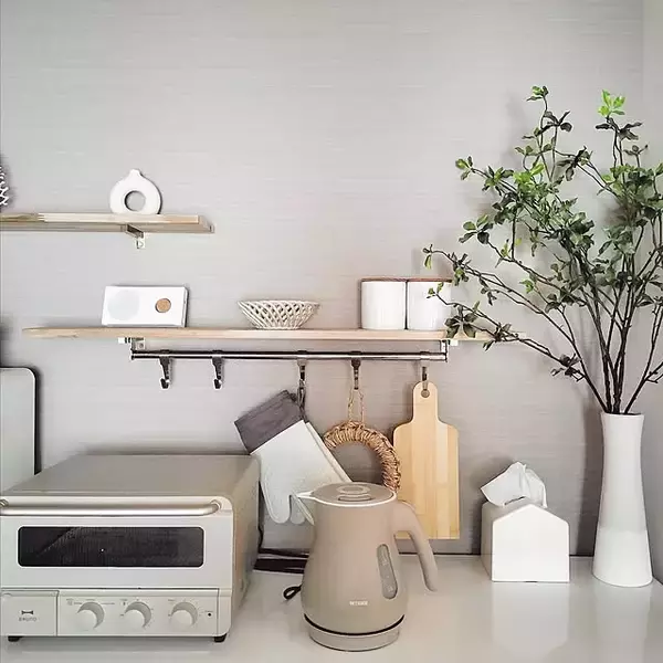 「壁面収納に大活躍！自宅で活用しやすいIKEAのフックアイテム6選」の画像